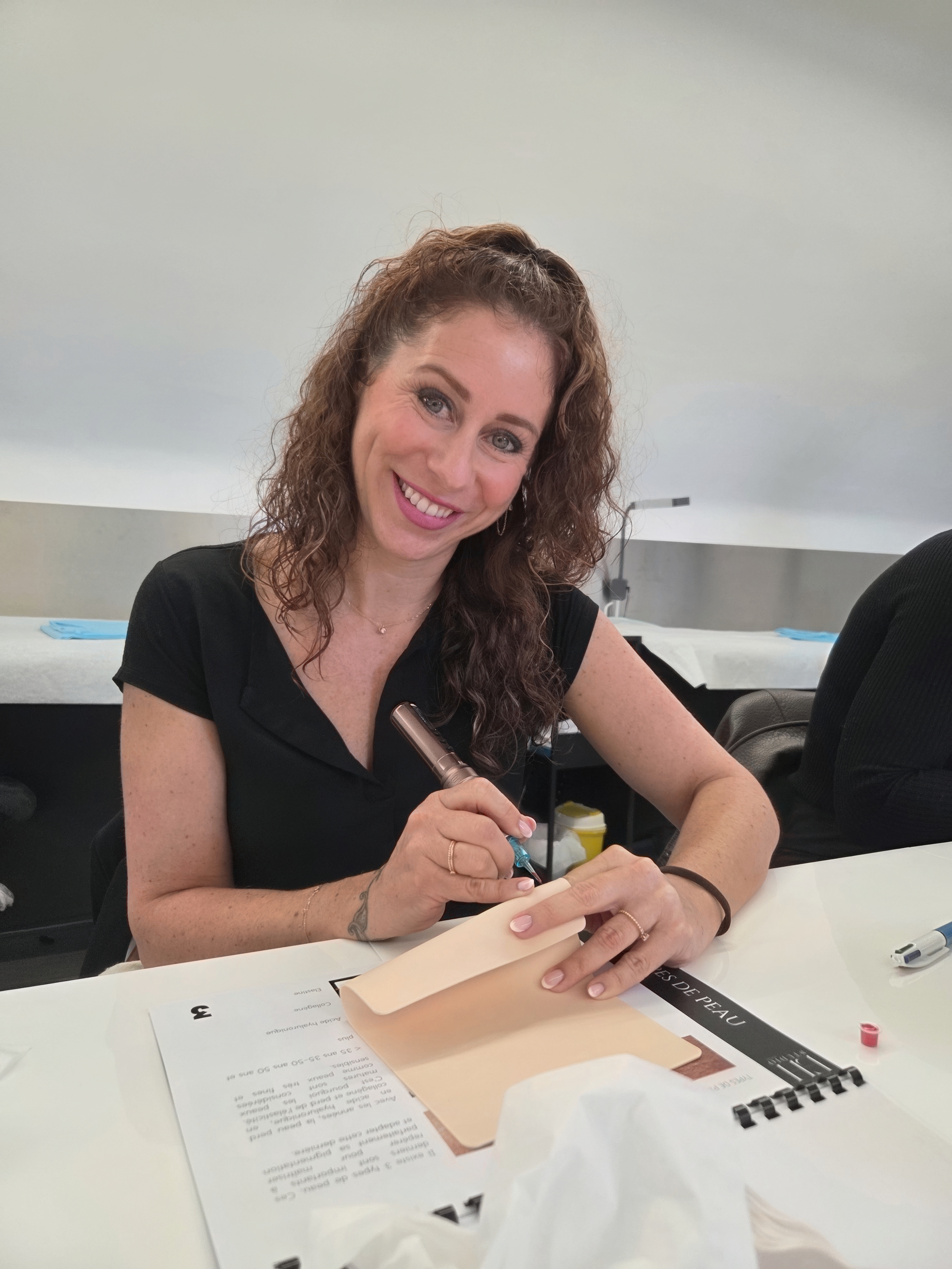 Natacha Slegers en formation de maquillage permanent